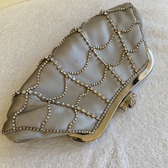 💋SOLD💋 Elegant Satin Clutch with crystals - Picture 4 of 14